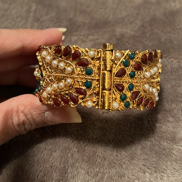 BNIP Bracelet - Picture 2 of 4